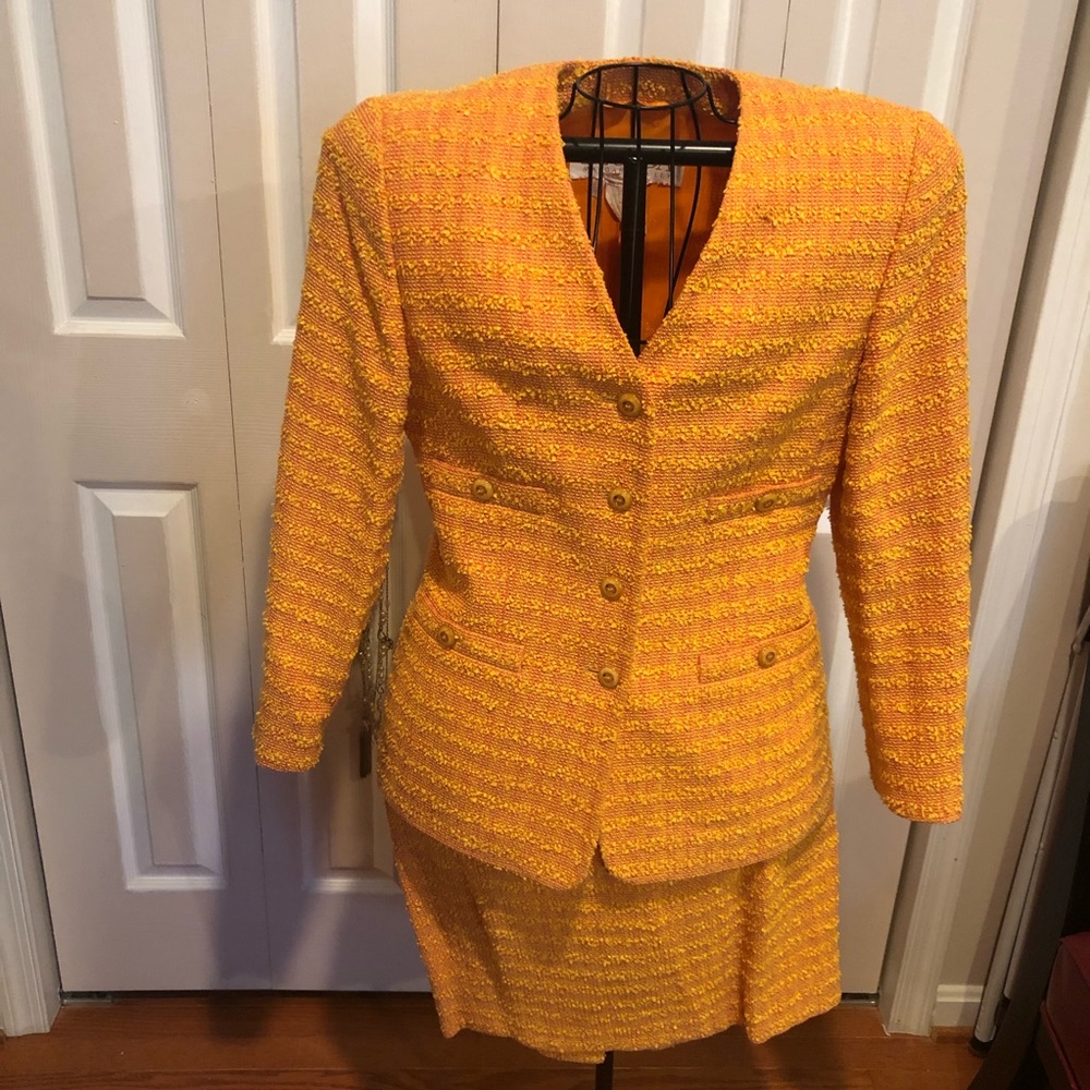 Escalate suit